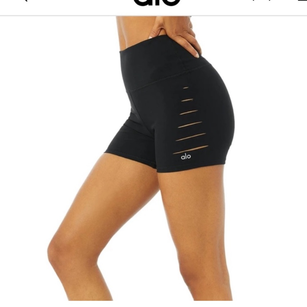 ALO YOGA Black a ripped shorts